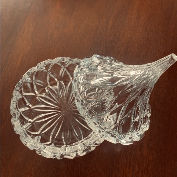 Crystal Kiss Shaped Candy Dish - Picture 2 of 2
